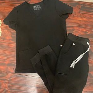 Figs Women's Black Scrub Top and Jogger Set